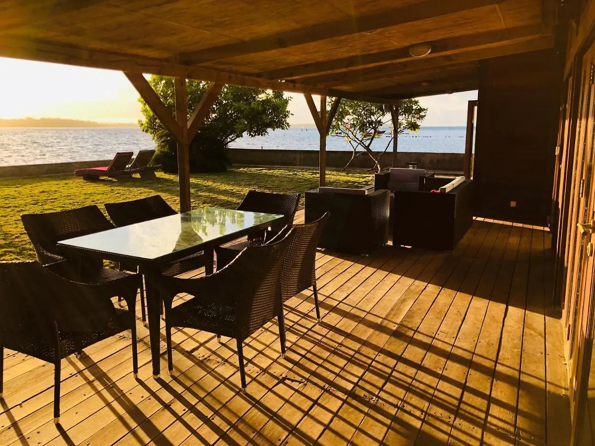 Bora Bora Waterfront Sunrise Villa